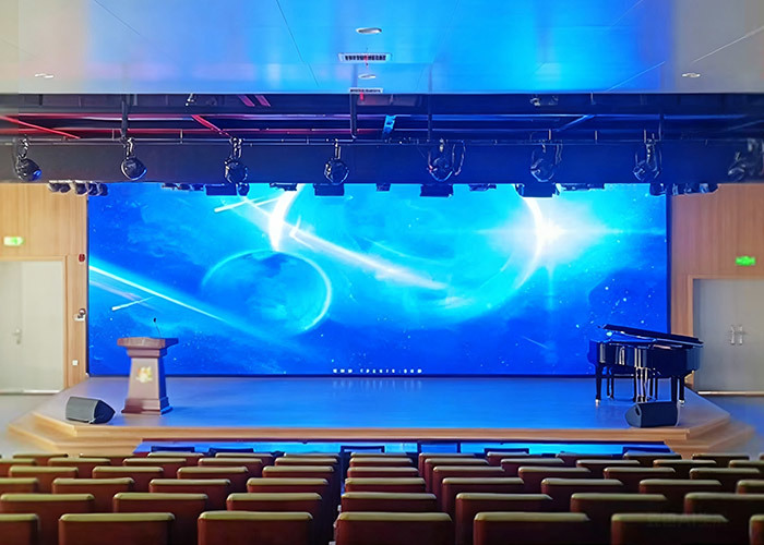 36.4 m² P2 auditorium stage display