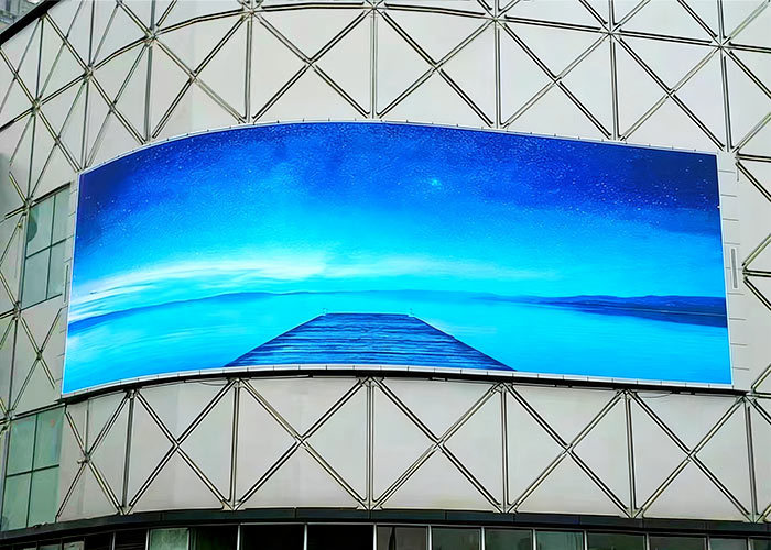 Curved outdoor installation