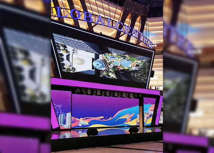 300 m² shopping mall atrium displays