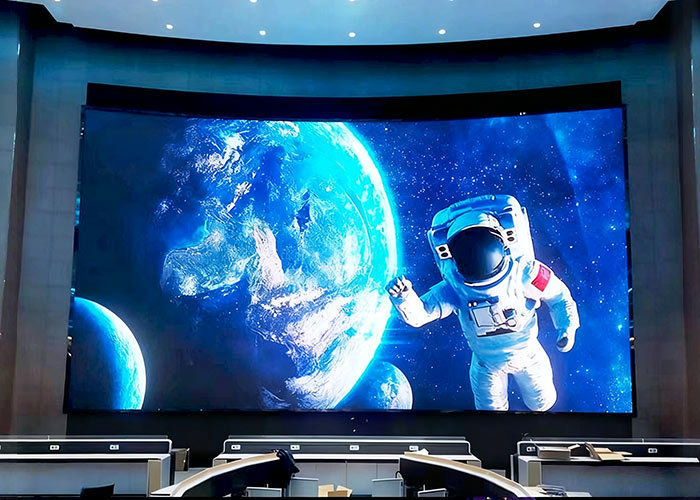 98 m² P1.25 curved control room wall