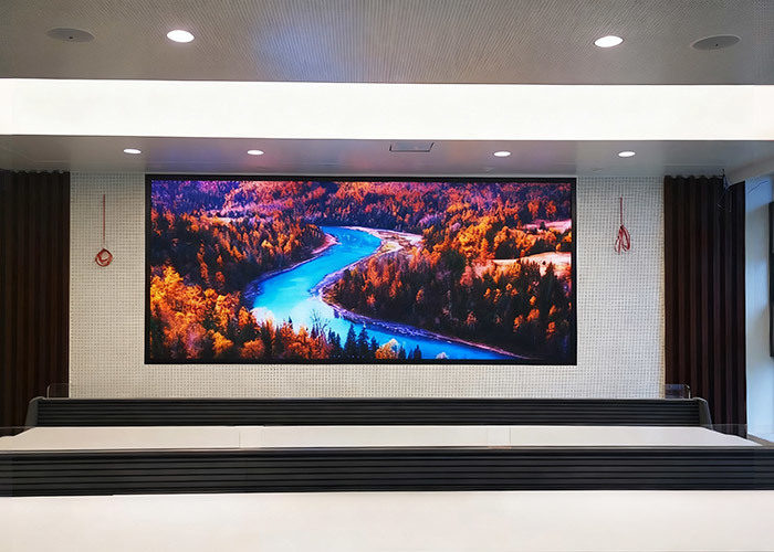 6.9 m² P1.2 control room display